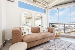 Luxury 3 bedroom, 3 bathroom Top floor Beachfront, Big Bay, 67 Bona view